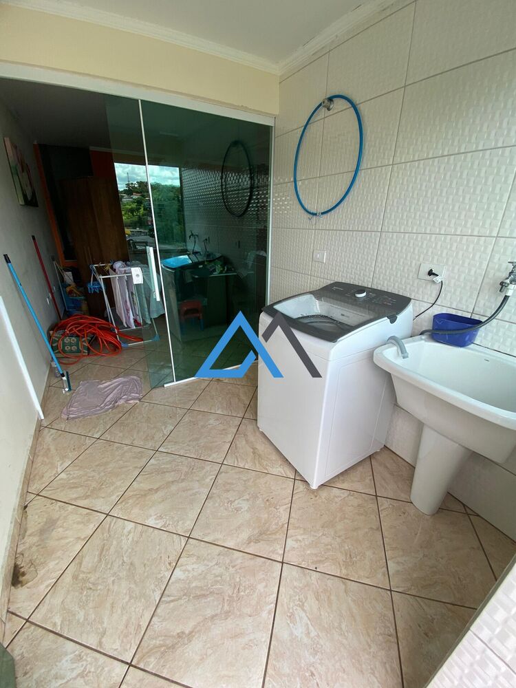 Casa à venda com 6 quartos, 230m² - Foto 2