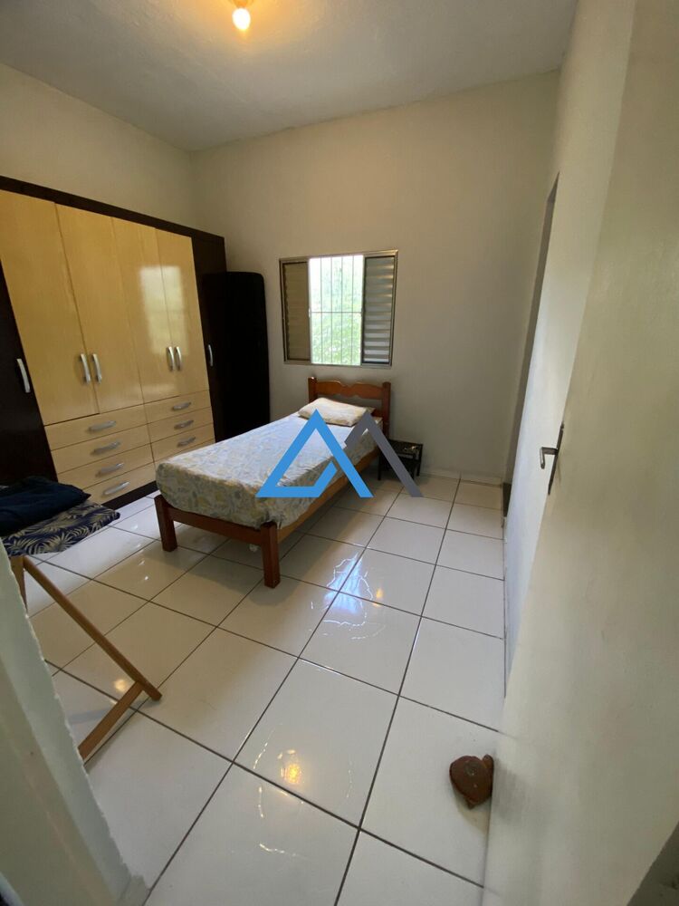 Casa à venda com 6 quartos, 230m² - Foto 4
