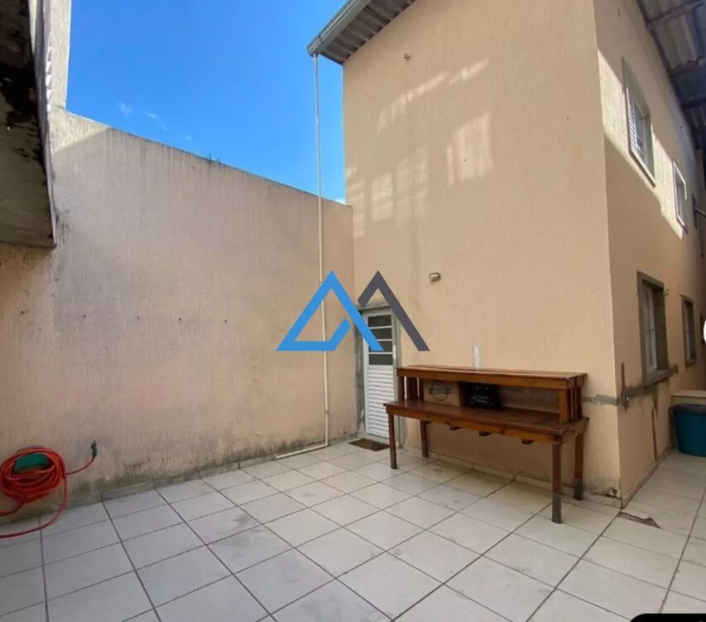 Sobrado à venda com 3 quartos, 200m² - Foto 2