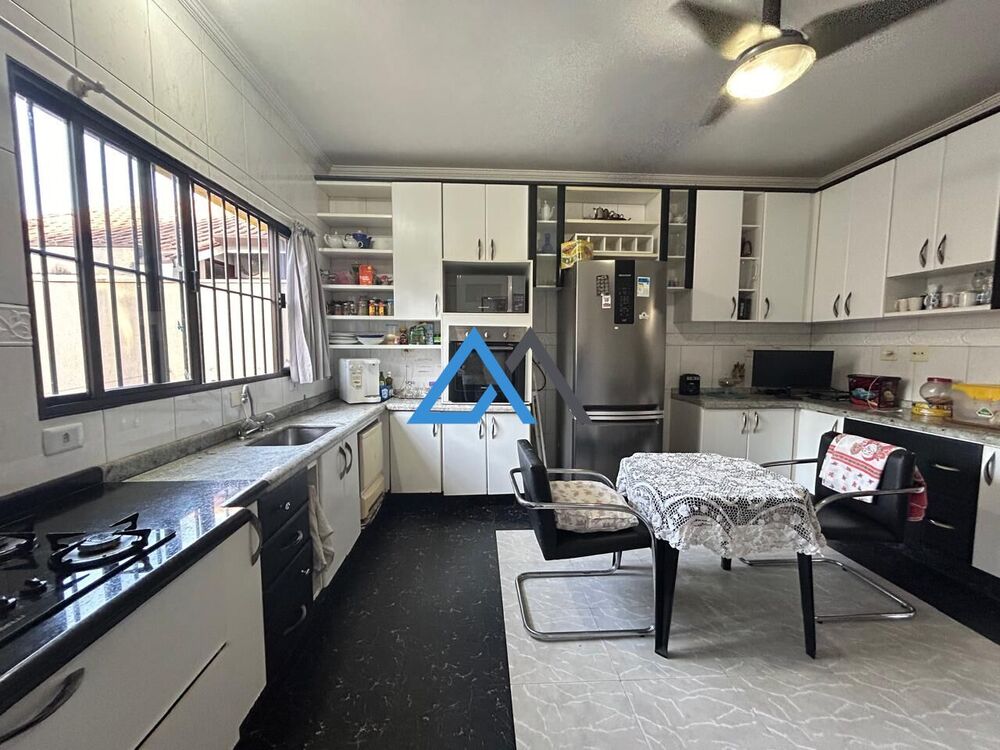 Casa à venda com 3 quartos, 196m² - Foto 5
