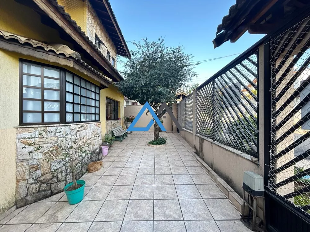 Casa à venda com 3 quartos, 196m² - Foto 3