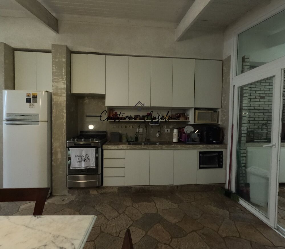 Casa à venda com 6 quartos, 300m² - Foto 2