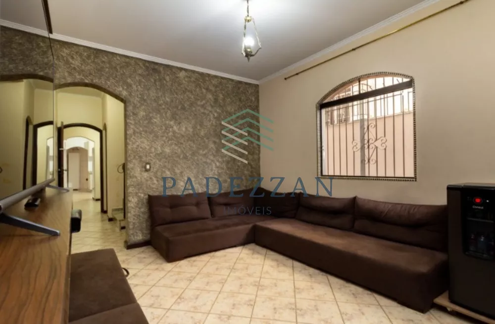 Casa à venda com 3 quartos, 240m² - Foto 1