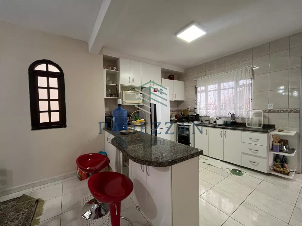 Casa à venda com 3 quartos, 218m² - Foto 4