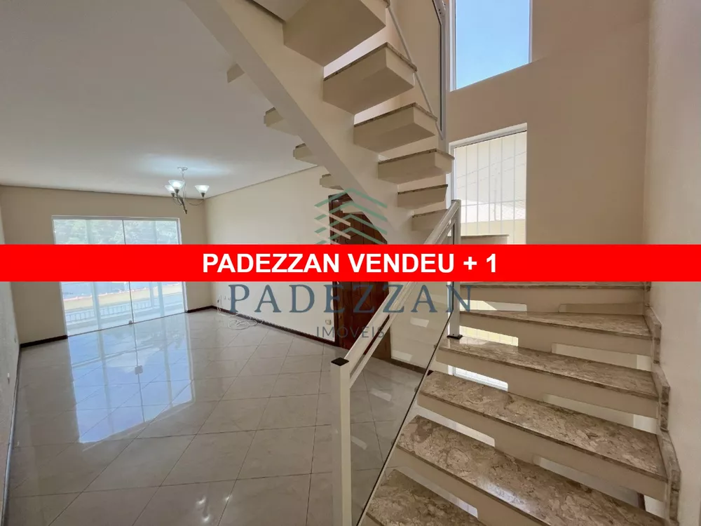 Casa à venda com 3 quartos, 140m² - Foto 1