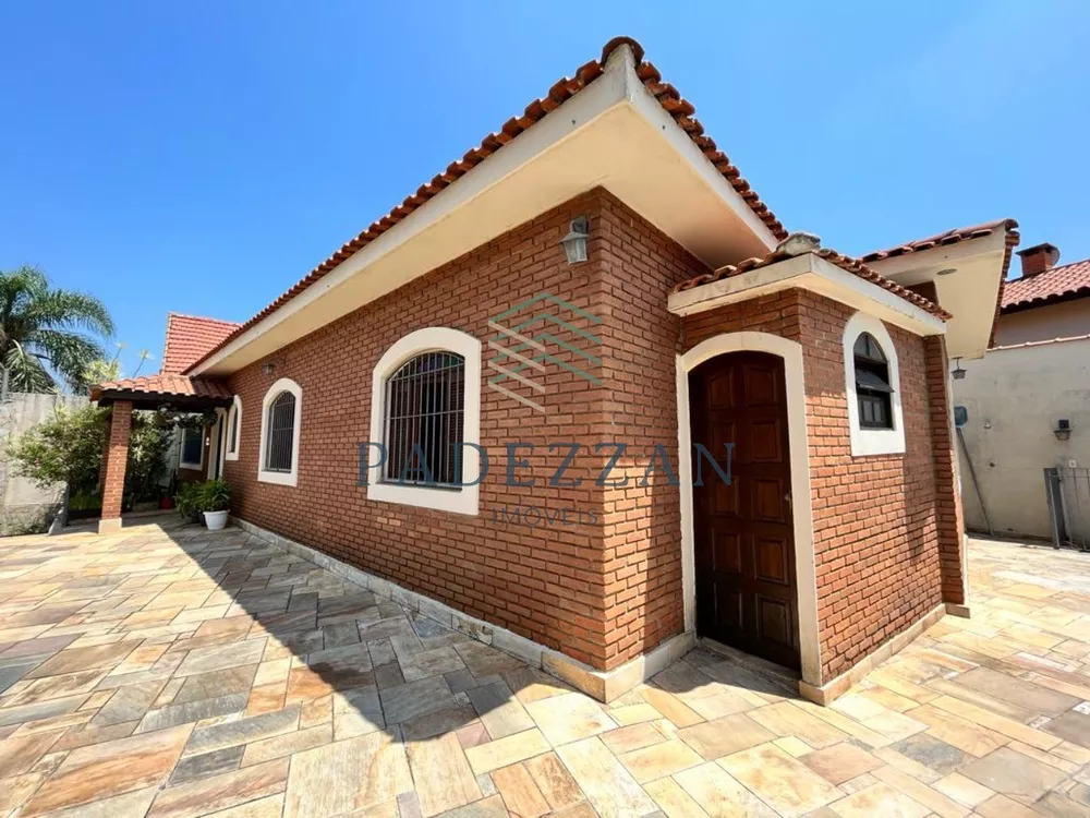 Casa à venda com 3 quartos, 250m² - Foto 2