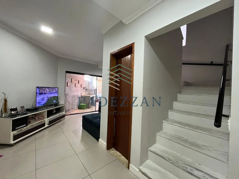 Casa, 3 quartos, 131 m² - Foto 1