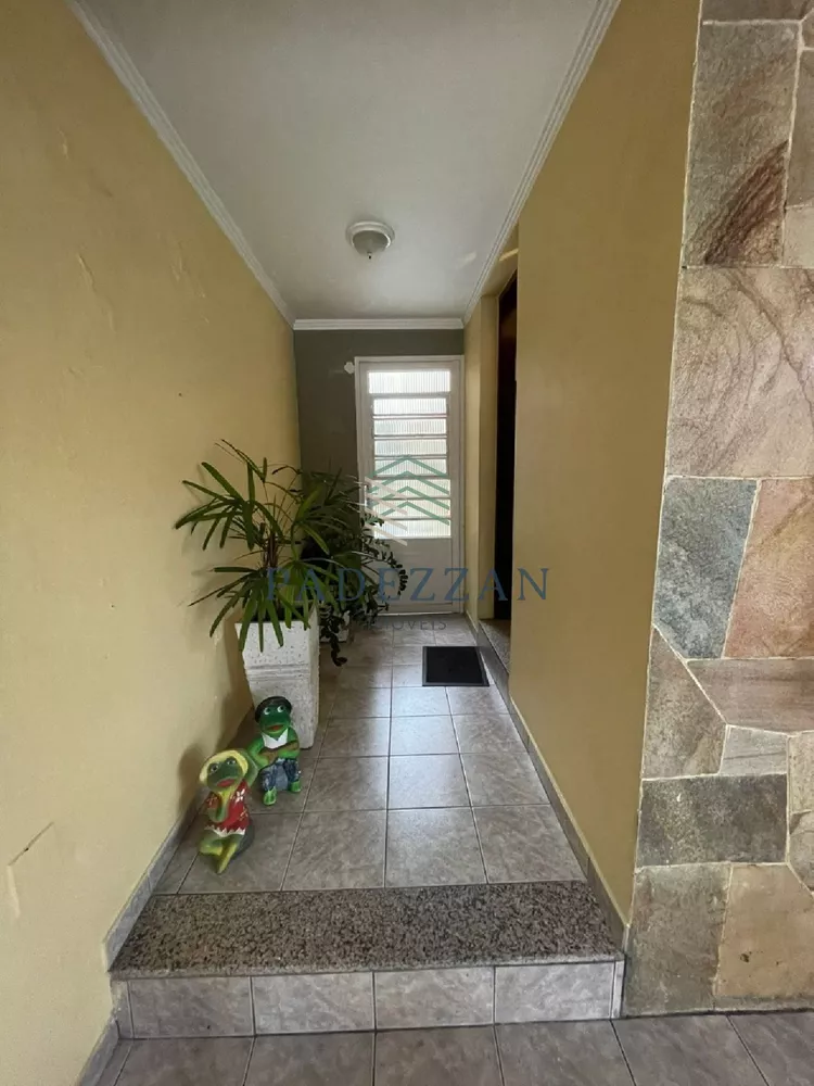 Casa à venda com 3 quartos, 138m² - Foto 2