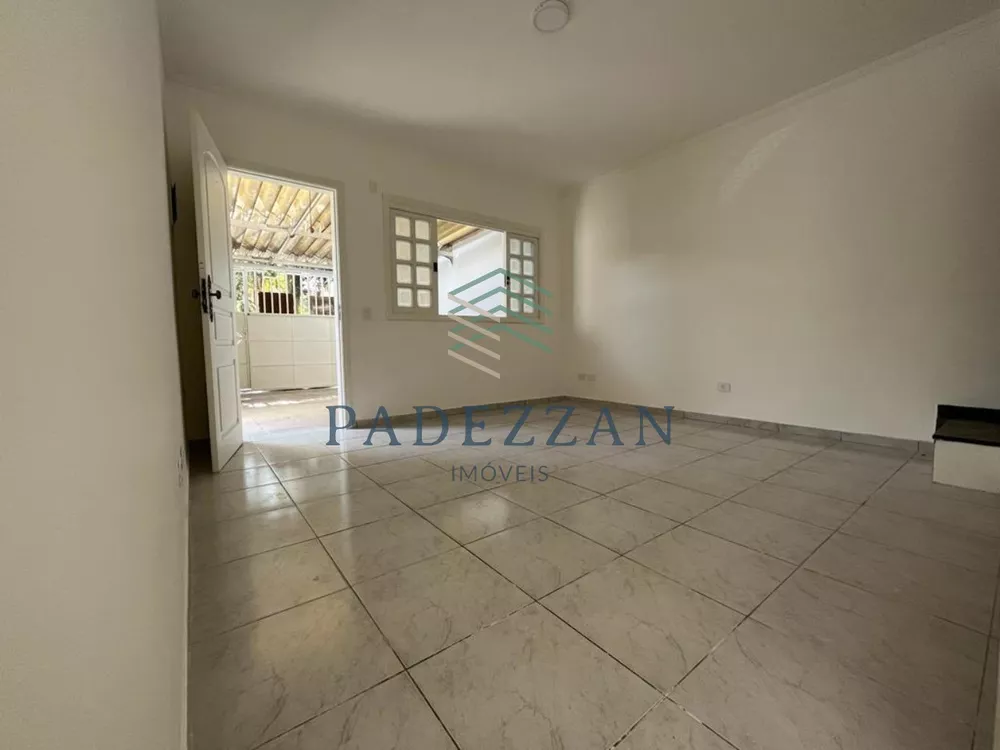 Casa à venda com 2 quartos, 80m² - Foto 2