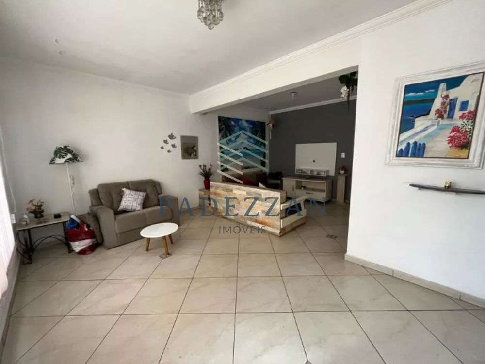 Casa à venda com 5 quartos, 171m² - Foto 3