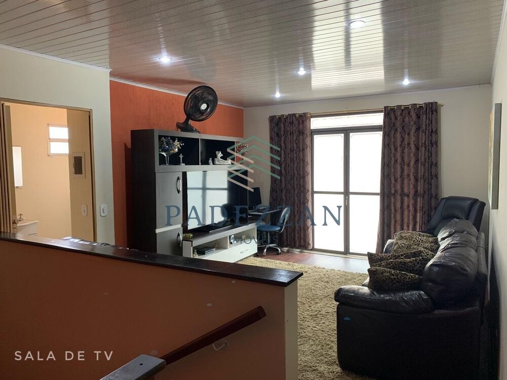 Casa à venda com 2 quartos, 237m² - Foto 2