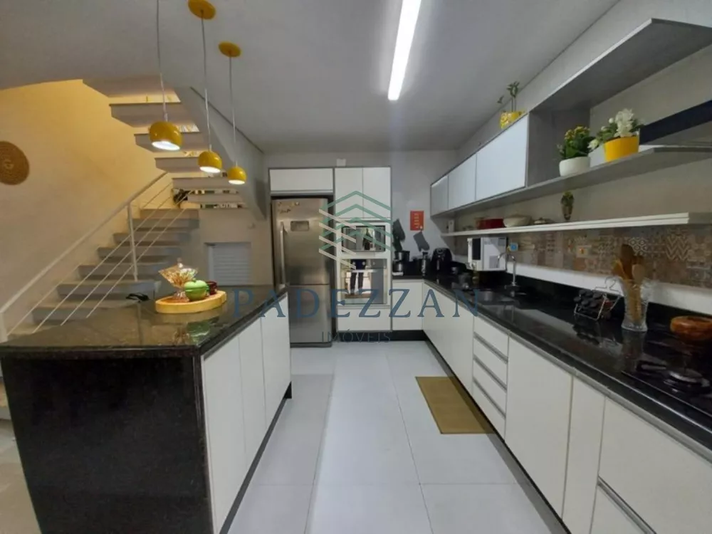 Casa à venda com 3 quartos, 140m² - Foto 1