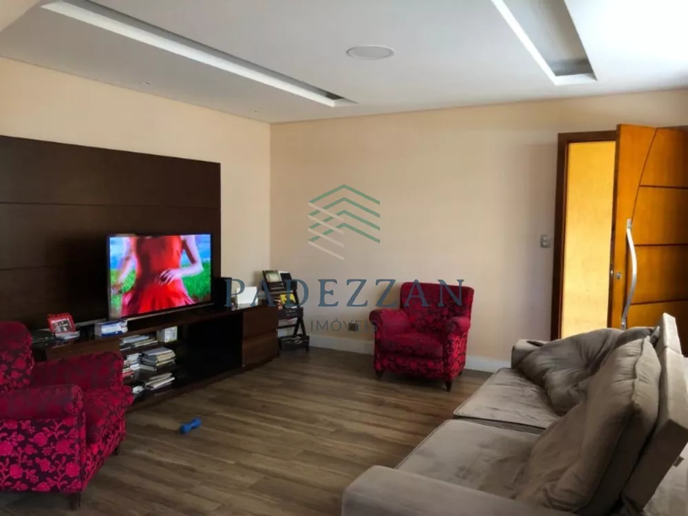 Casa à venda com 4 quartos, 145m² - Foto 1