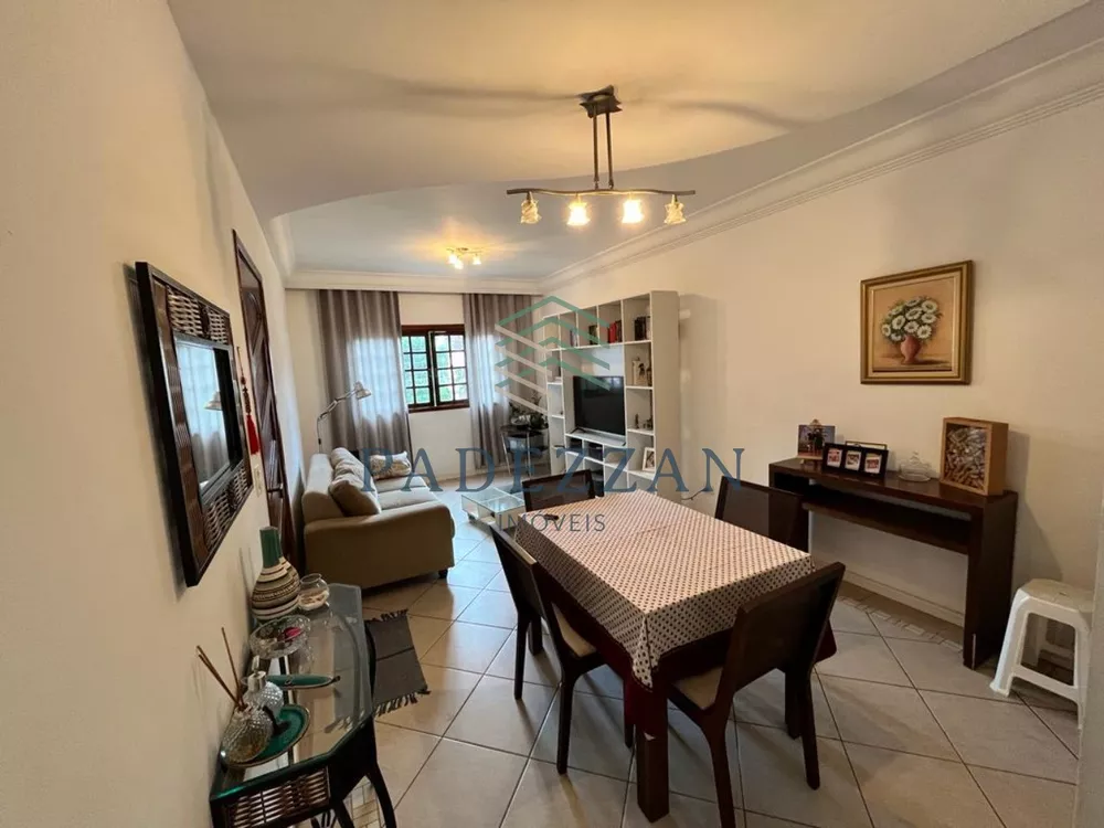 Casa à venda com 3 quartos, 136m² - Foto 1