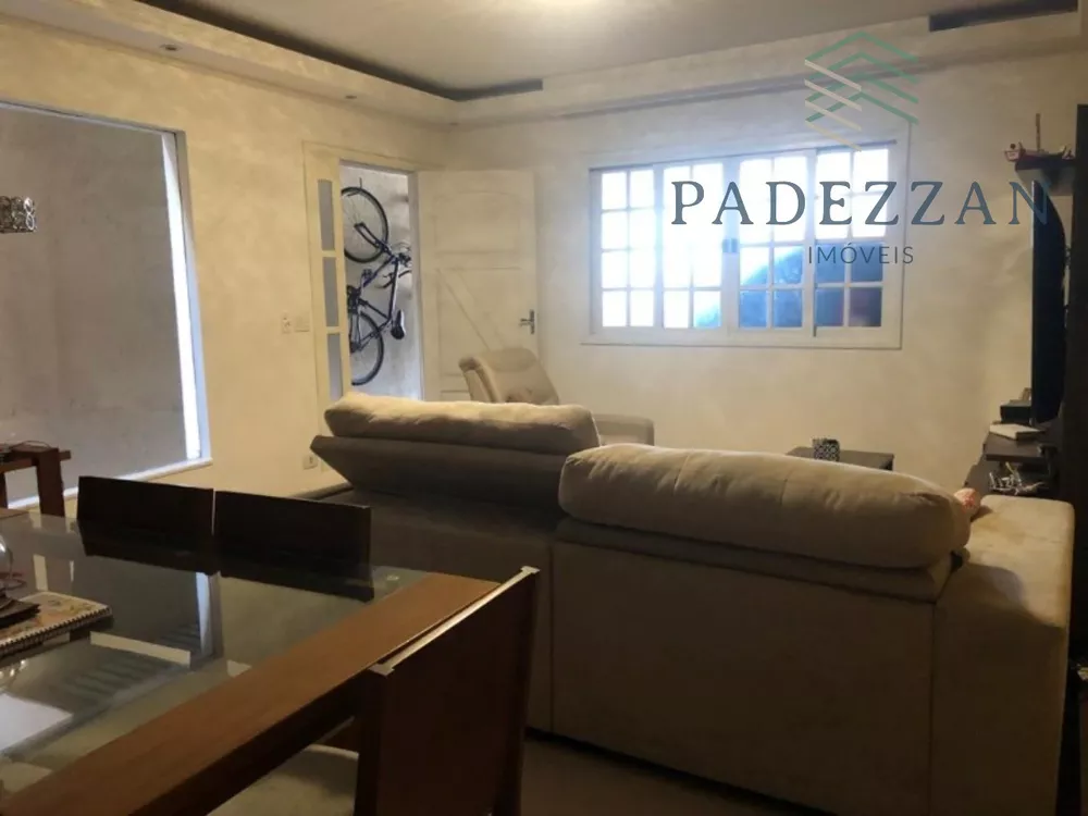 Casa à venda com 3 quartos, 202m² - Foto 1