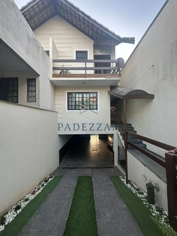 Casa à venda com 3 quartos, 180m² - Foto 1