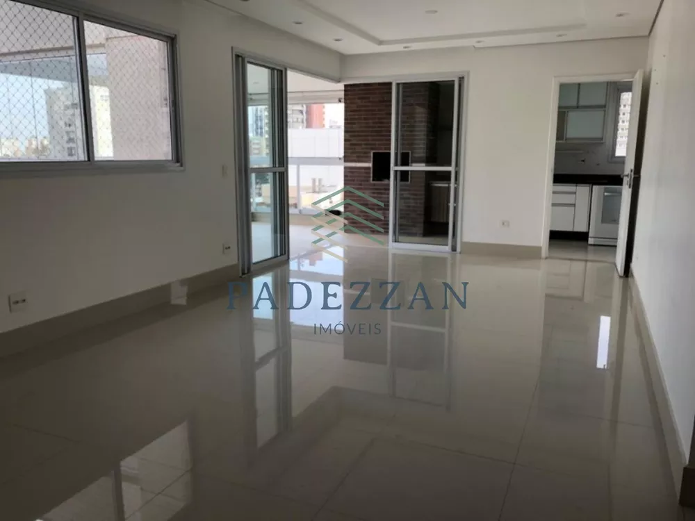 Apartamento à venda com 3 quartos, 137m² - Foto 2