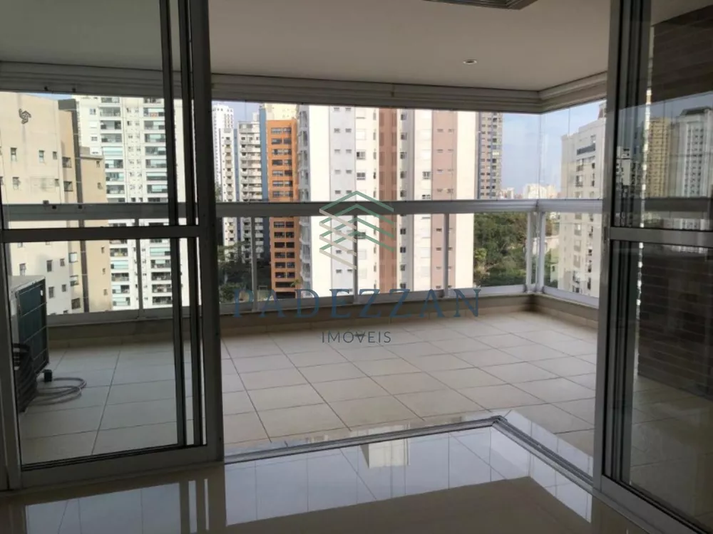 Apartamento à venda com 3 quartos, 137m² - Foto 1