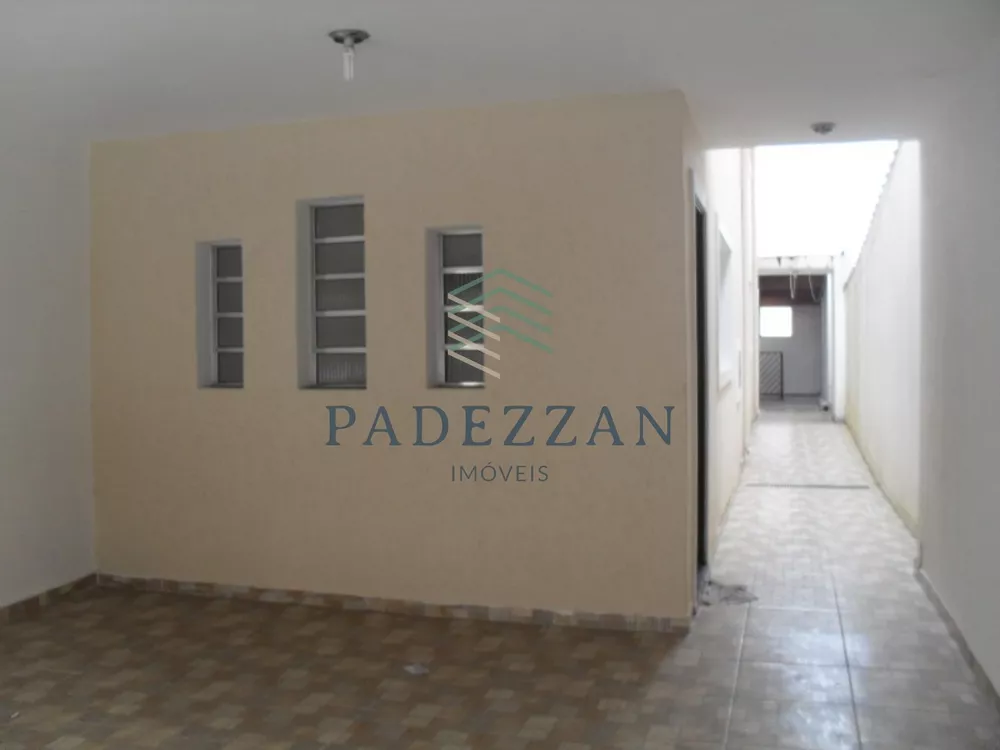 Casa à venda com 3 quartos, 202m² - Foto 1