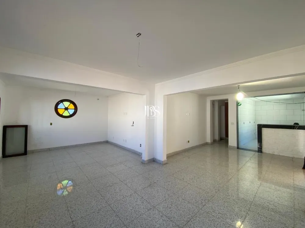 Casa, 4 quartos, 205 m² - Foto 1