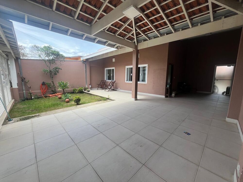 Casa à venda com 3 quartos, 189m² - Foto 1