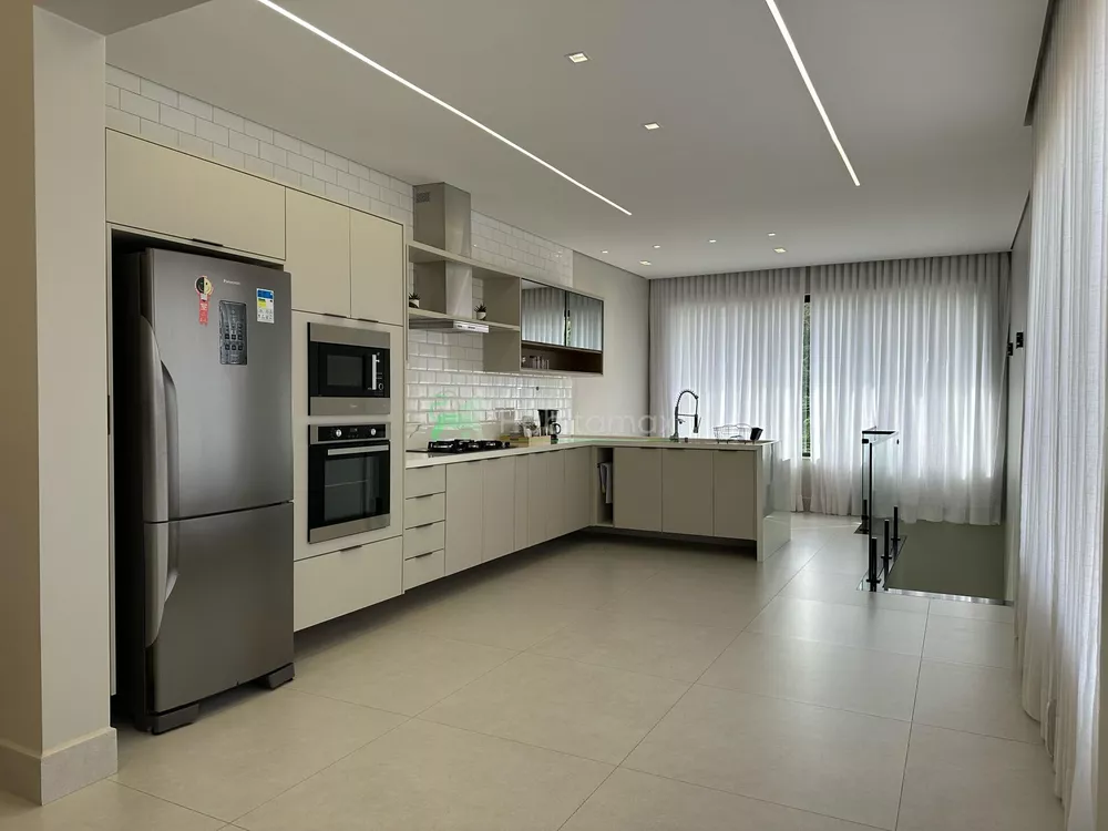 Casa, 3 quartos, 303 m² - Foto 1