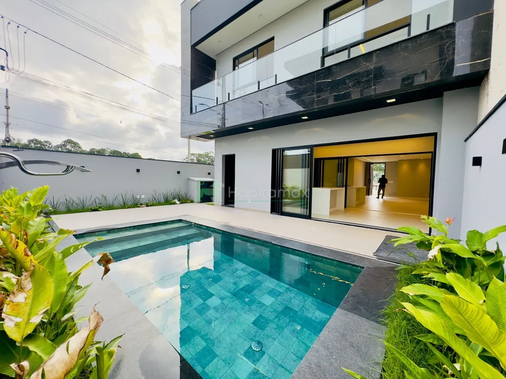 Casa, 3 quartos, 244 m² - Foto 1