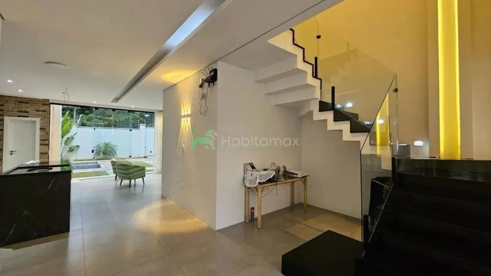 Casa, 4 quartos, 236 m² - Foto 2