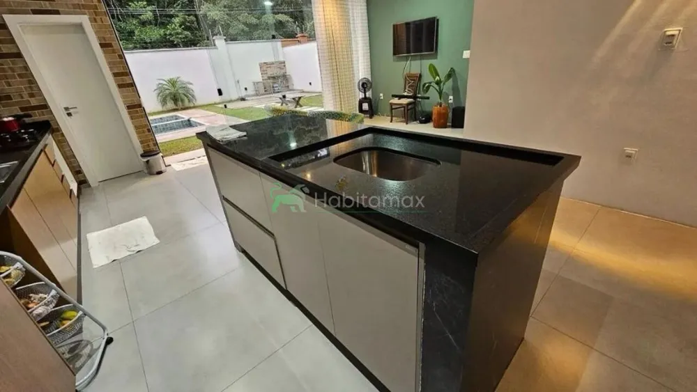 Casa, 4 quartos, 236 m² - Foto 1