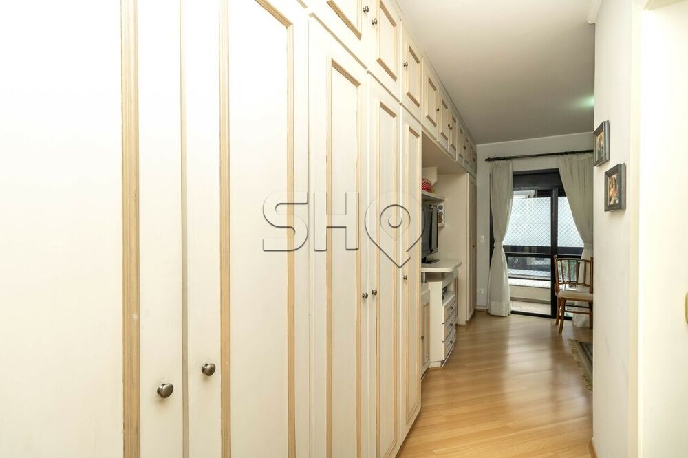 Apartamento, 3 quartos, 216 m² - Foto 1
