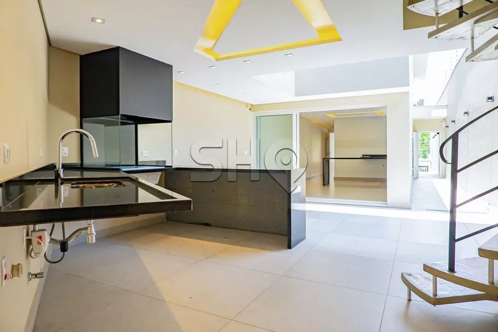 Sobrado à venda com 3 quartos, 215m² - Foto 1