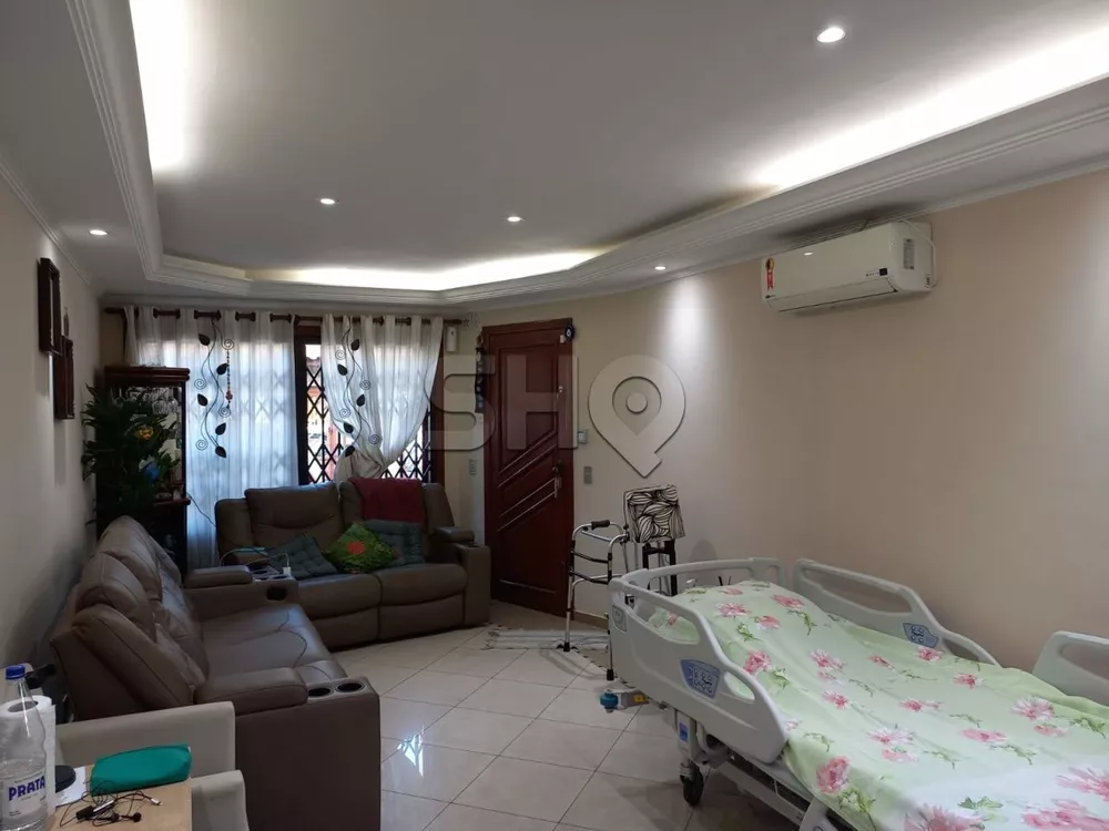 Sobrado à venda com 4 quartos, 220m² - Foto 1