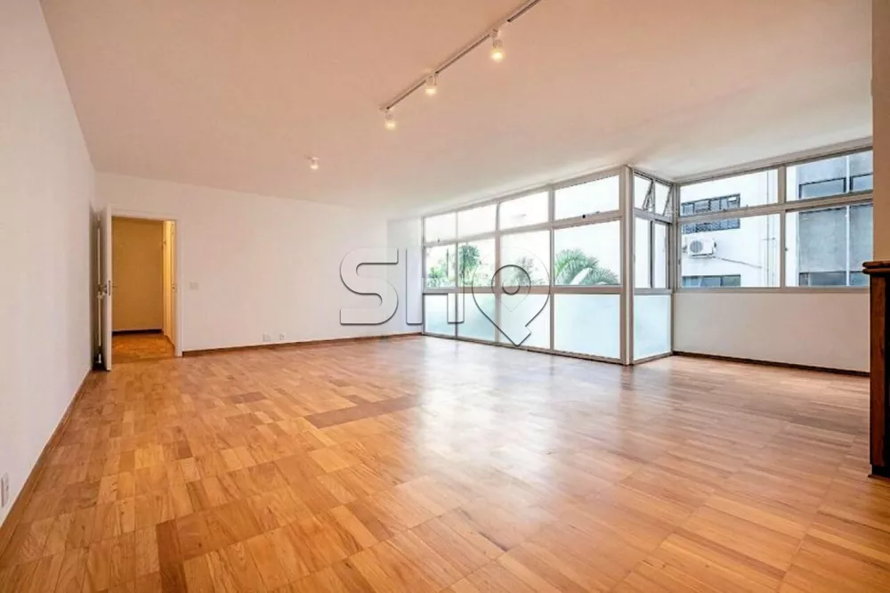 Apartamento para alugar com 3 quartos, 180m² - Foto 1