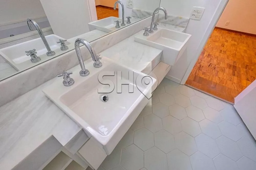 Apartamento para alugar com 3 quartos, 180m² - Foto 12