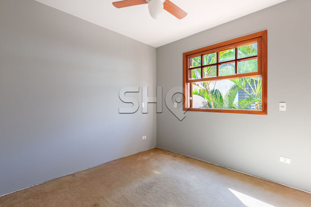 Casa para alugar com 4 quartos, 376m² - Foto 14
