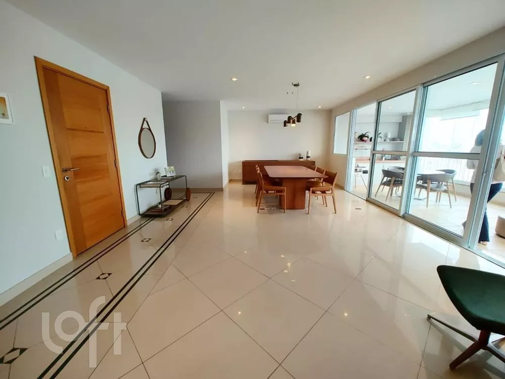 Apartamento à venda com 3 quartos, 181m² - Foto 1