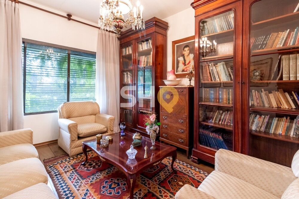 Casa à venda com 3 quartos, 800m² - Foto 2