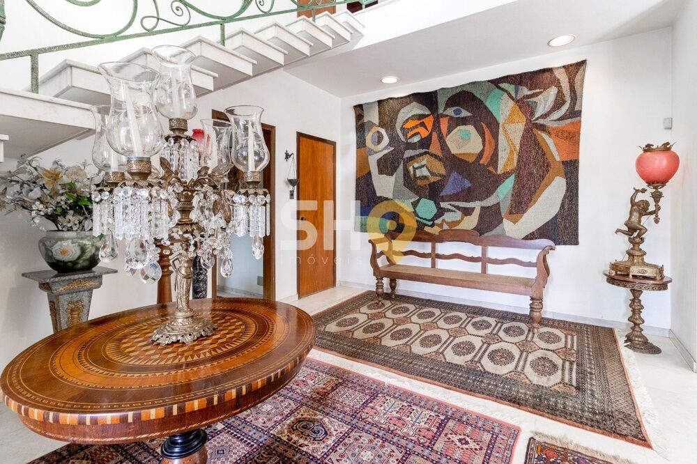 Casa à venda com 3 quartos, 800m² - Foto 1
