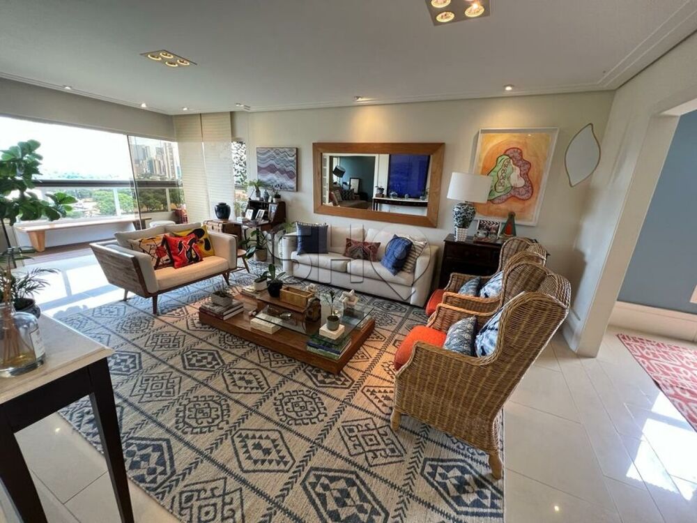 Apartamento para alugar com 4 quartos, 222m² - Foto 2