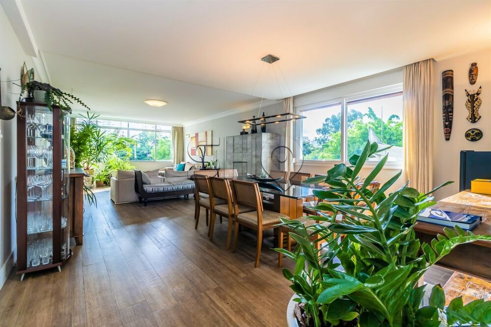 Apartamento à venda com 3 quartos, 220m² - Foto 1