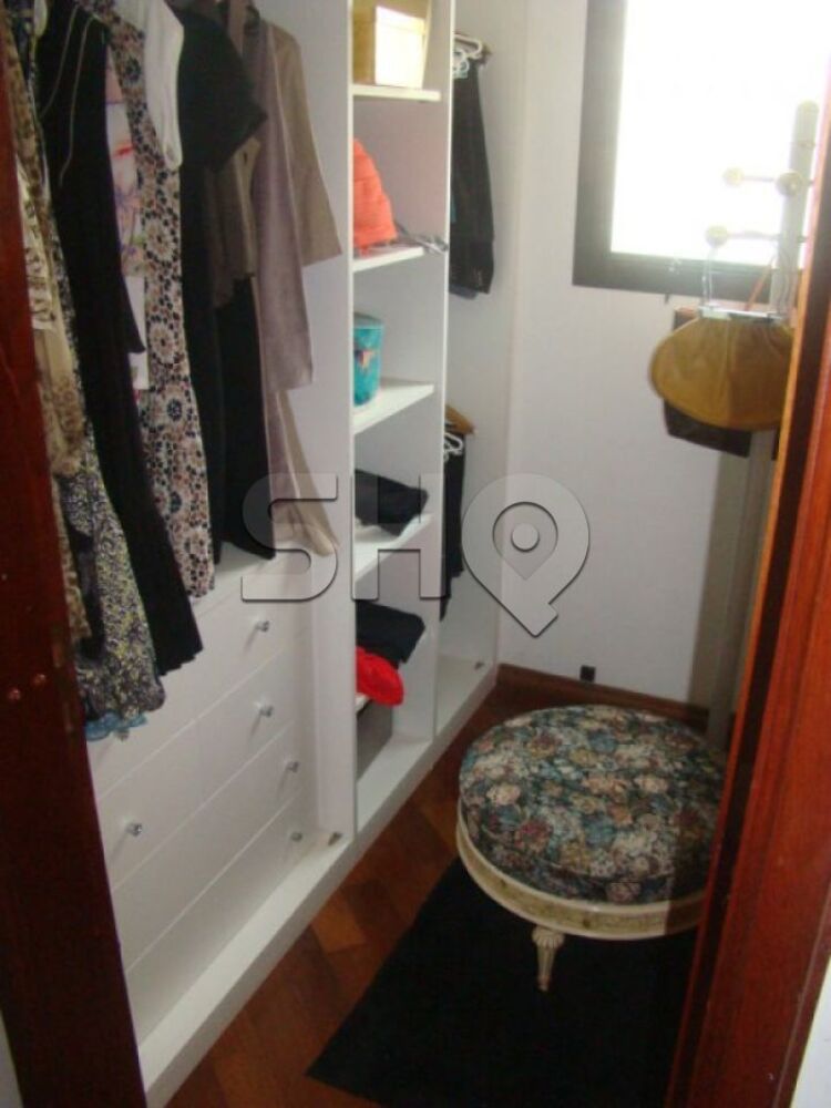 Apartamento à venda com 3 quartos, 221m² - Foto 10