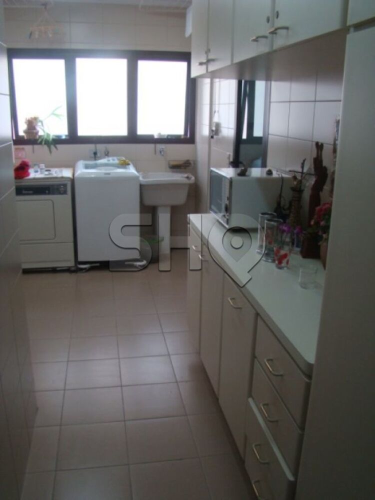 Apartamento à venda com 3 quartos, 221m² - Foto 19