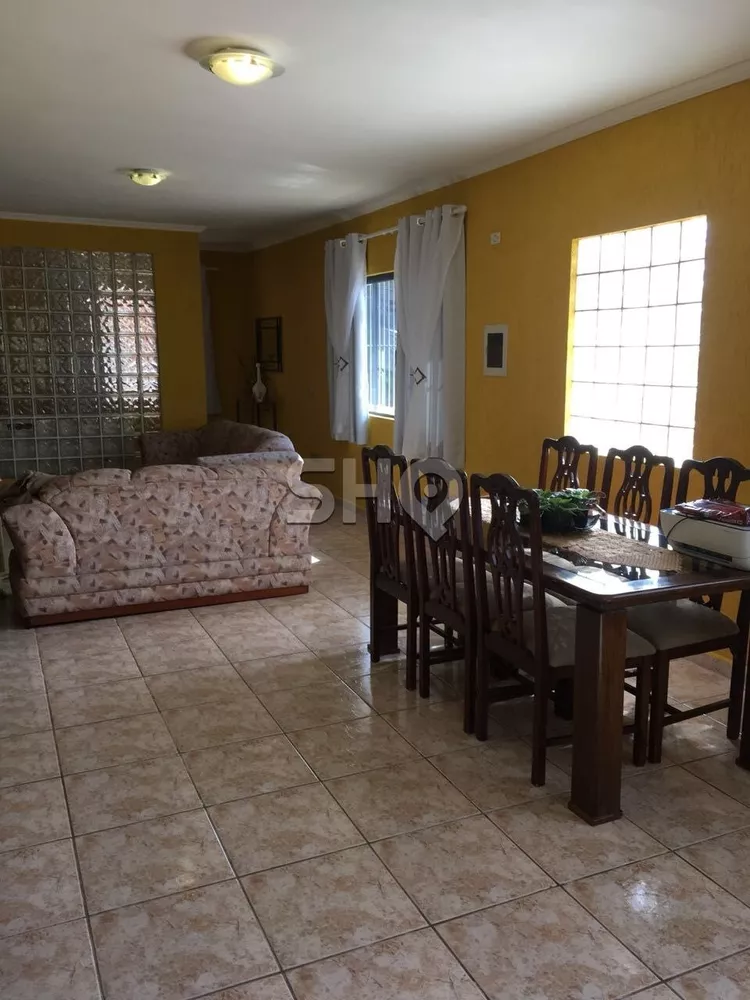 Sobrado à venda com 4 quartos, 180m² - Foto 1