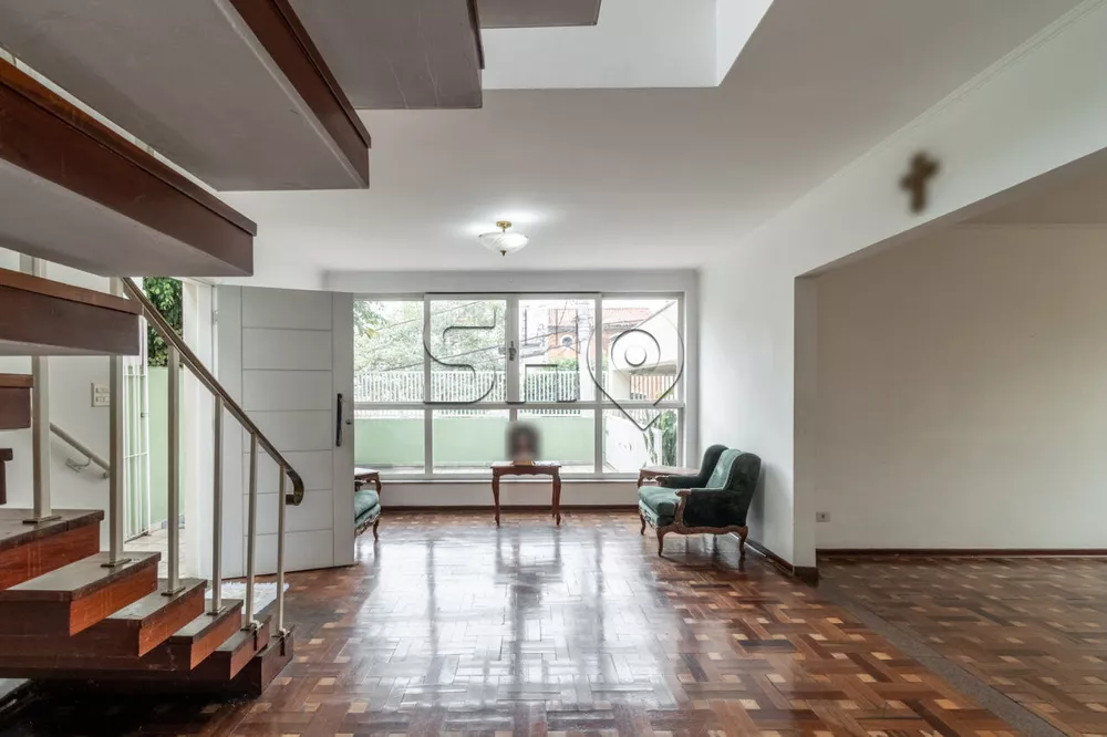 Casa à venda com 3 quartos, 242m² - Foto 1