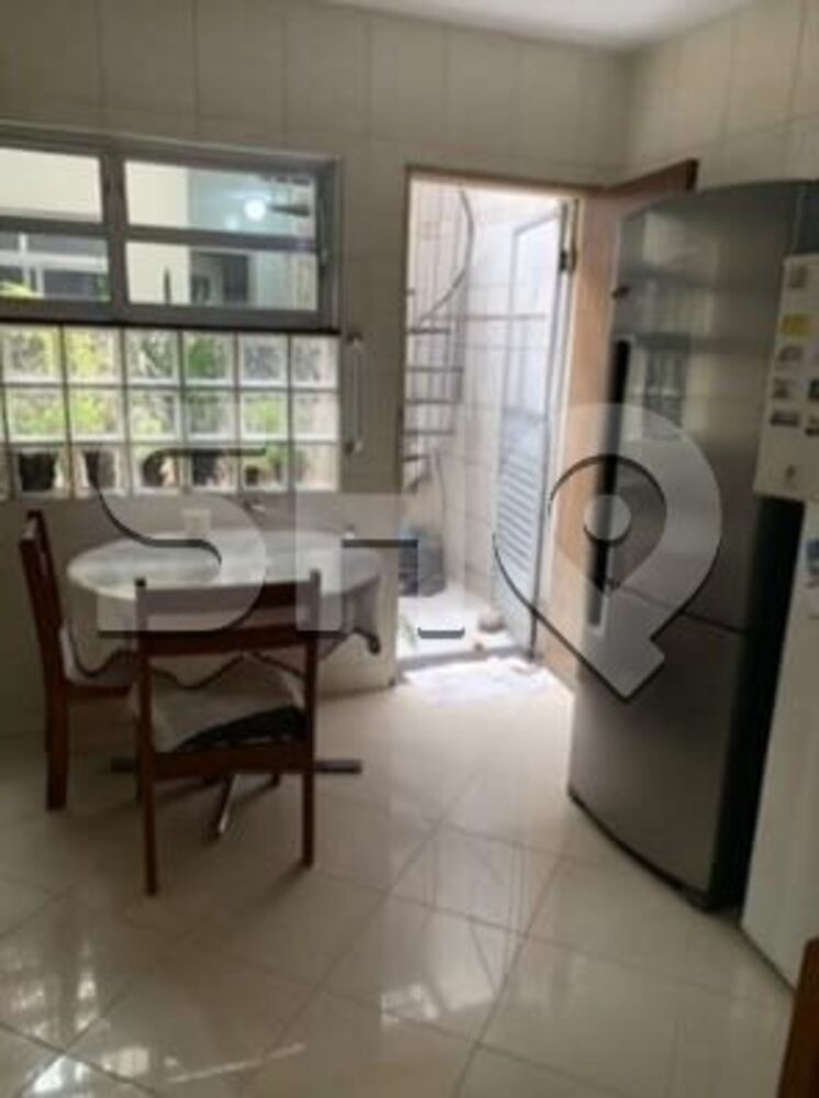 Sobrado à venda com 3 quartos, 300m² - Foto 2