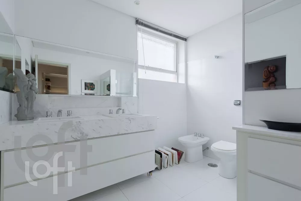 Apartamento à venda com 4 quartos, 256m² - Foto 2