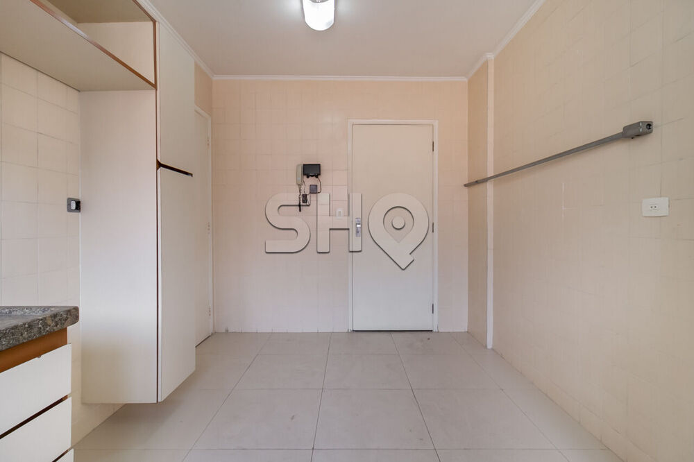 Apartamento para alugar com 3 quartos, 130m² - Foto 12
