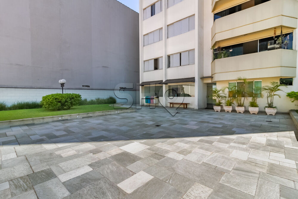 Apartamento para alugar com 3 quartos, 130m² - Foto 17