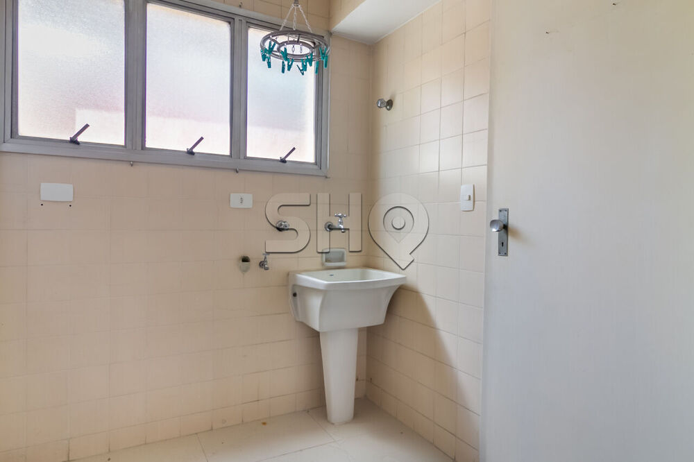 Apartamento para alugar com 3 quartos, 130m² - Foto 13