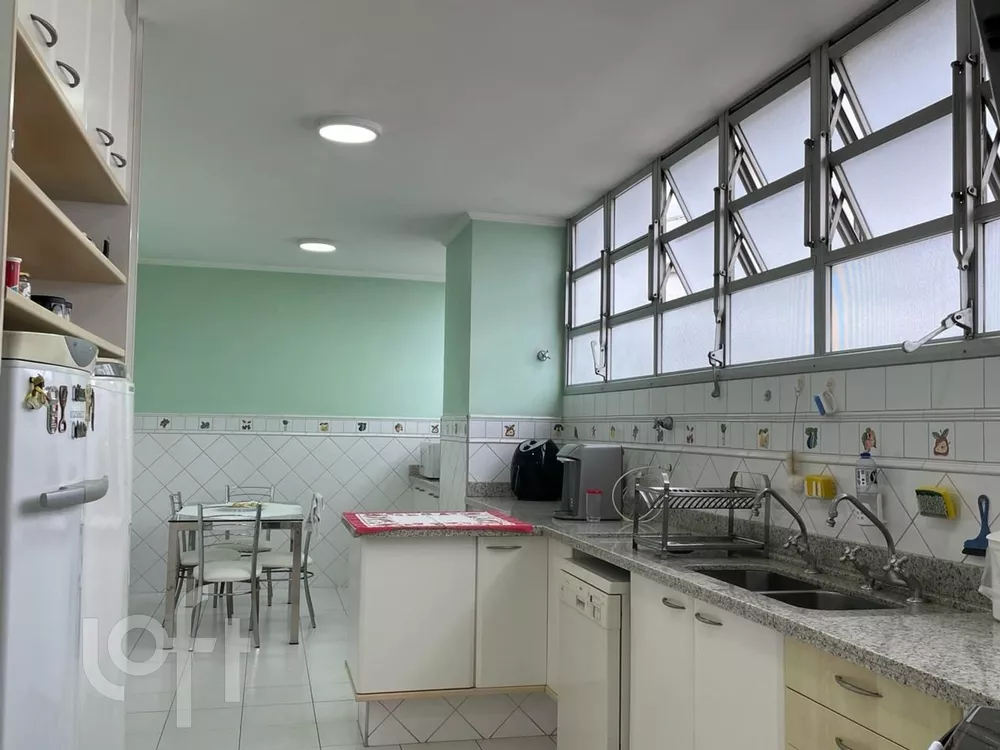 Apartamento à venda com 3 quartos, 222m² - Foto 12